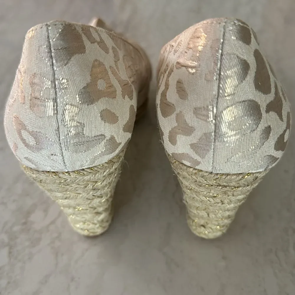 New Kelly & Katie Ivala Espadrille Wedge Toe Metallic Cheetah Print Size 8.5